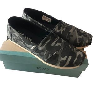 TOMS Women's SHOES Flats Size 7.5 Lady & Girls New In Box. Gently Worn.